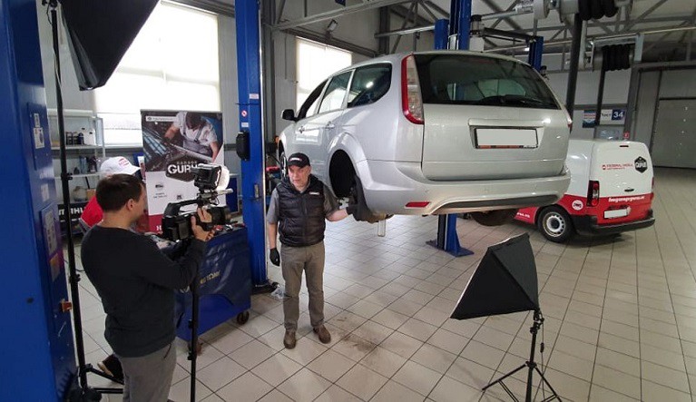 Moscow Master technician recording automotive video about braking parts